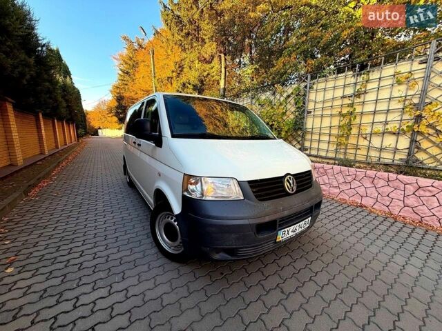 Білий Фольксваген Transporter, об'ємом двигуна 2.5 л та пробігом 100 тис. км за 13900 $, фото 1 на Automoto.ua