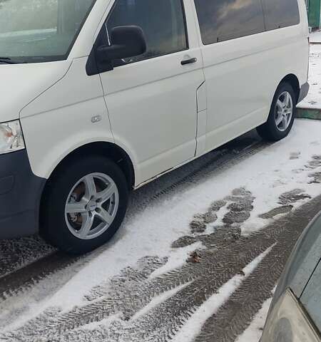 Білий Фольксваген Transporter, об'ємом двигуна 2.46 л та пробігом 325 тис. км за 9800 $, фото 1 на Automoto.ua