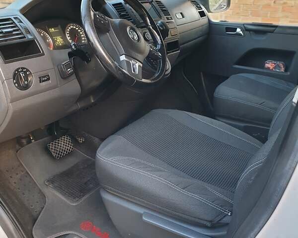 Белый Фольксваген Transporter, объемом двигателя 2 л и пробегом 330 тыс. км за 18500 $, фото 1 на Automoto.ua