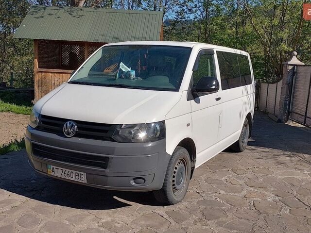 Белый Фольксваген Transporter, объемом двигателя 2 л и пробегом 171 тыс. км за 17999 $, фото 1 на Automoto.ua