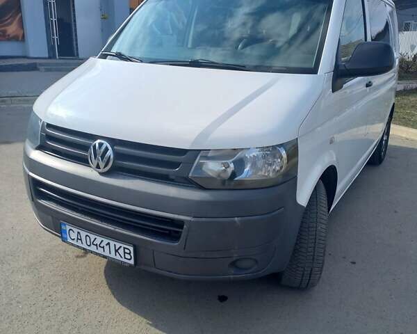 Белый Фольксваген Transporter, объемом двигателя 1.97 л и пробегом 235 тыс. км за 13800 $, фото 1 на Automoto.ua