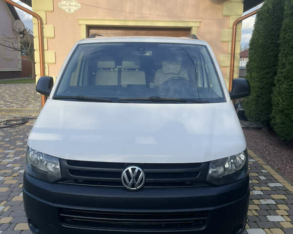 Білий Фольксваген Transporter, об'ємом двигуна 2 л та пробігом 351 тис. км за 15800 $, фото 1 на Automoto.ua