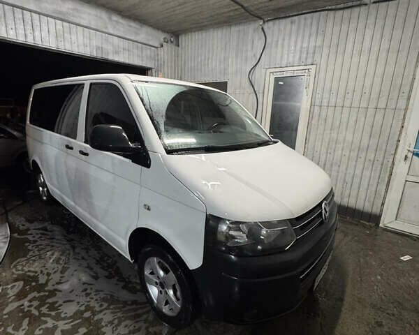 Белый Фольксваген Transporter, объемом двигателя 2 л и пробегом 239 тыс. км за 13900 $, фото 1 на Automoto.ua