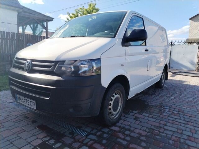 Белый Фольксваген Transporter, объемом двигателя 2 л и пробегом 303 тыс. км за 8455 $, фото 1 на Automoto.ua