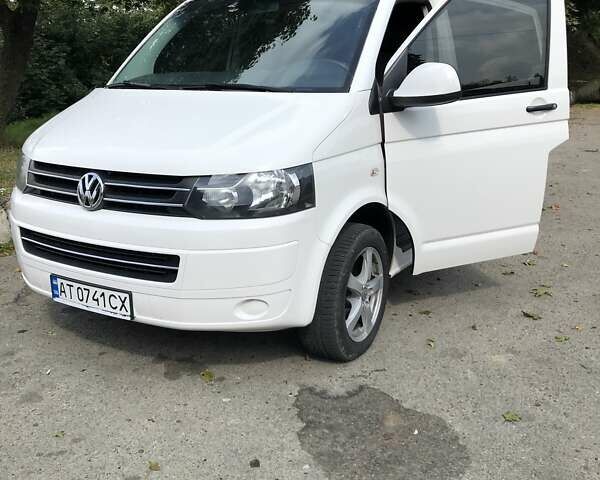 Белый Фольксваген Transporter, объемом двигателя 2 л и пробегом 325 тыс. км за 17300 $, фото 1 на Automoto.ua