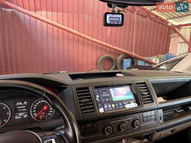 Білий Фольксваген Transporter, об'ємом двигуна 2 л та пробігом 245 тис. км за 17999 $, фото 1 на Automoto.ua