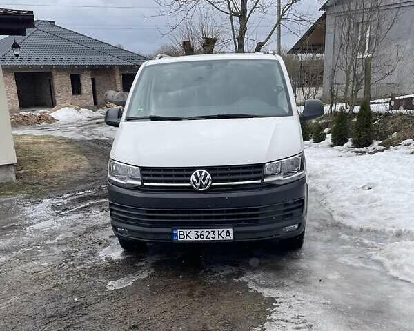 Белый Фольксваген Transporter, объемом двигателя 1.97 л и пробегом 290 тыс. км за 16500 $, фото 1 на Automoto.ua