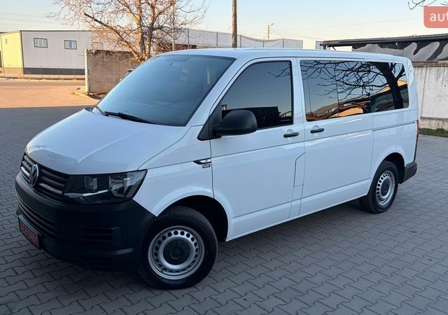 Белый Фольксваген Transporter, объемом двигателя 2 л и пробегом 235 тыс. км за 21600 $, фото 1 на Automoto.ua