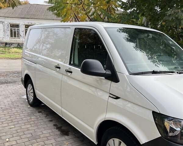 Білий Фольксваген Transporter, об'ємом двигуна 2 л та пробігом 295 тис. км за 15500 $, фото 1 на Automoto.ua
