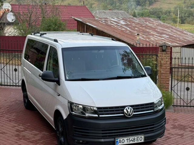 Белый Фольксваген Transporter, объемом двигателя 2 л и пробегом 205 тыс. км за 17000 $, фото 1 на Automoto.ua