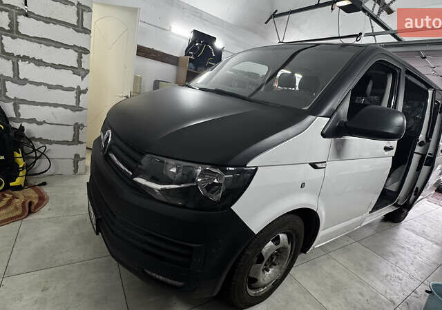 Белый Фольксваген Transporter, объемом двигателя 1.97 л и пробегом 309 тыс. км за 21800 $, фото 1 на Automoto.ua