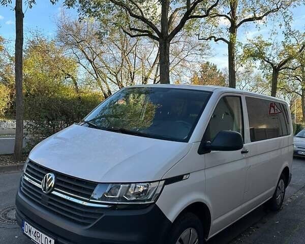 Белый Фольксваген Transporter, объемом двигателя 2 л и пробегом 157 тыс. км за 28000 $, фото 1 на Automoto.ua