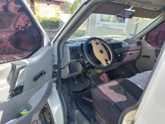 Белый Фольксваген Transporter, объемом двигателя 0 л и пробегом 432 тыс. км за 3750 $, фото 1 на Automoto.ua