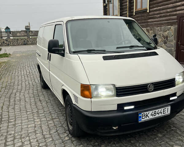Белый Фольксваген Transporter, объемом двигателя 2.5 л и пробегом 405 тыс. км за 5700 $, фото 1 на Automoto.ua