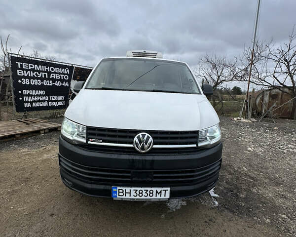 Белый Фольксваген Transporter, объемом двигателя 1.97 л и пробегом 300 тыс. км за 20000 $, фото 1 на Automoto.ua