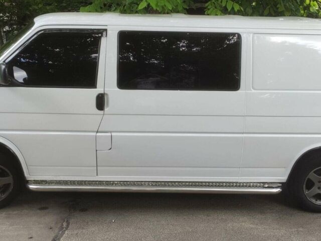 Білий Фольксваген Transporter, об'ємом двигуна 2.4 л та пробігом 325 тис. км за 5700 $, фото 1 на Automoto.ua
