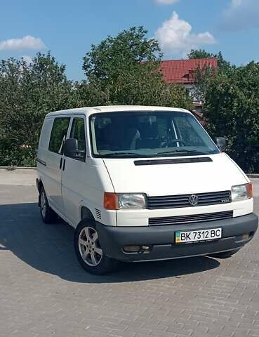 Белый Фольксваген Transporter, объемом двигателя 2.5 л и пробегом 329 тыс. км за 5700 $, фото 1 на Automoto.ua