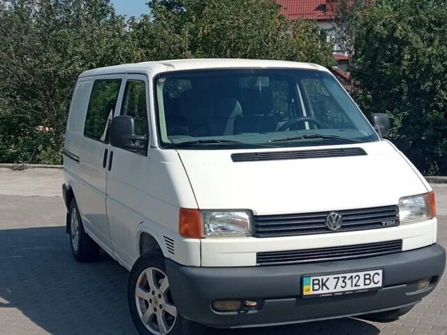 Белый Фольксваген Transporter, объемом двигателя 2.5 л и пробегом 329 тыс. км за 5700 $, фото 1 на Automoto.ua
