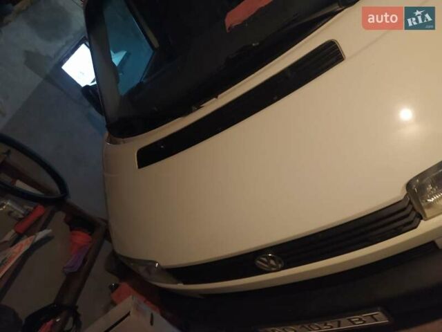 Белый Фольксваген Transporter, объемом двигателя 2.5 л и пробегом 360 тыс. км за 7000 $, фото 1 на Automoto.ua