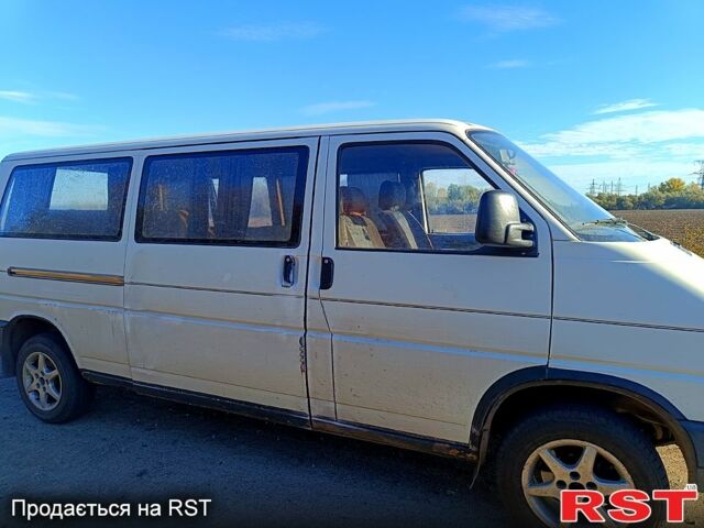 Белый Фольксваген Transporter, объемом двигателя 19 л и пробегом 300 тыс. км за 3000 $, фото 1 на Automoto.ua