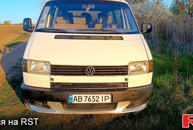 Белый Фольксваген Transporter, объемом двигателя 2.4 л и пробегом 400 тыс. км за 4500 $, фото 1 на Automoto.ua