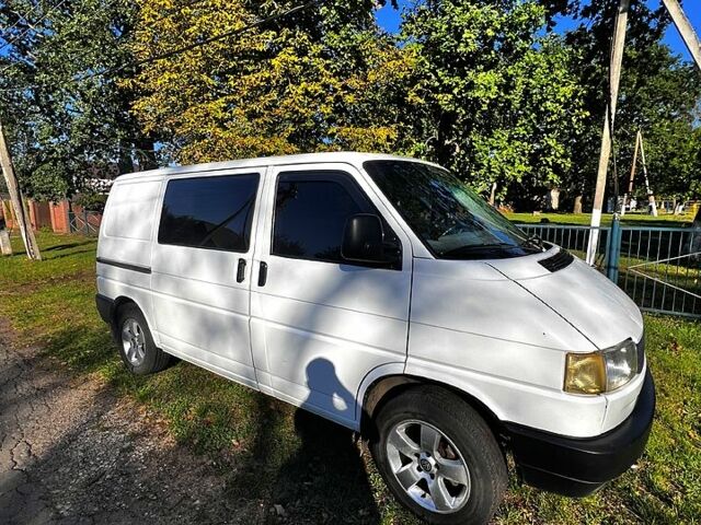 Белый Фольксваген Transporter, объемом двигателя 2.5 л и пробегом 299 тыс. км за 4200 $, фото 1 на Automoto.ua