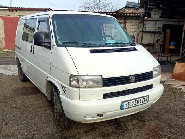 Белый Фольксваген Transporter, объемом двигателя 2.5 л и пробегом 350 тыс. км за 5000 $, фото 1 на Automoto.ua