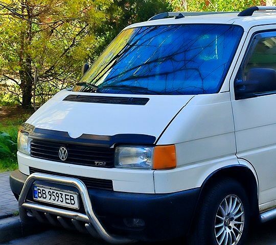 Белый Фольксваген Transporter, объемом двигателя 2.5 л и пробегом 492 тыс. км за 6700 $, фото 1 на Automoto.ua