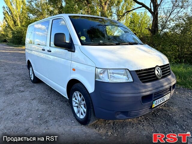 Фольксваген Transporter 2003 в Харькове на Automoto.ua Белый Фольксваген Transporter, объемом двигателя 2.5 л и пробегом 365 тыс. км за 6700 $, фото 1 на Automoto.ua