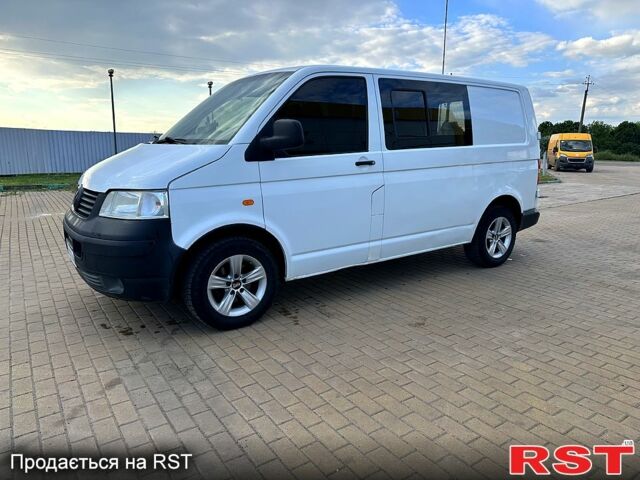 Белый Фольксваген Transporter, объемом двигателя 1.9 л и пробегом 300 тыс. км за 8200 $, фото 1 на Automoto.ua