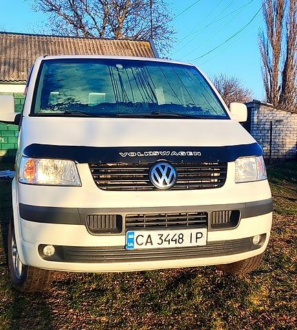 Белый Фольксваген Transporter, объемом двигателя 1.9 л и пробегом 260 тыс. км за 9300 $, фото 1 на Automoto.ua