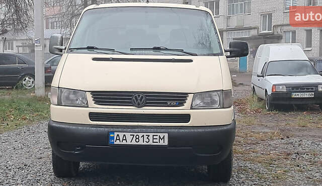 Бежевий Фольксваген Transporter, об'ємом двигуна 2.46 л та пробігом 529 тис. км за 6200 $, фото 1 на Automoto.ua