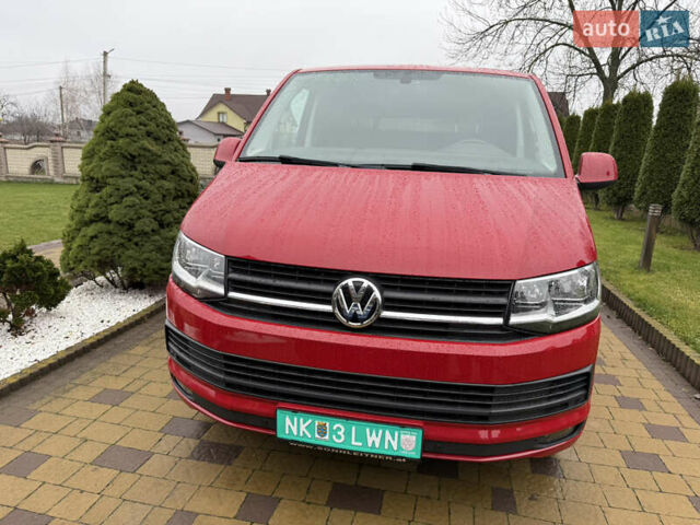 Красный Фольксваген Transporter, объемом двигателя 2 л и пробегом 298 тыс. км за 21200 $, фото 1 на Automoto.ua