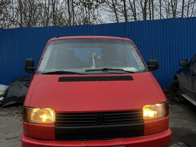 Красный Фольксваген Transporter, объемом двигателя 1.9 л и пробегом 400 тыс. км за 3400 $, фото 1 на Automoto.ua