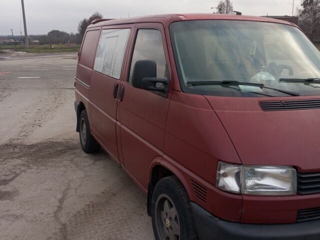 Красный Фольксваген Transporter, объемом двигателя 2 л и пробегом 340 тыс. км за 3000 $, фото 1 на Automoto.ua