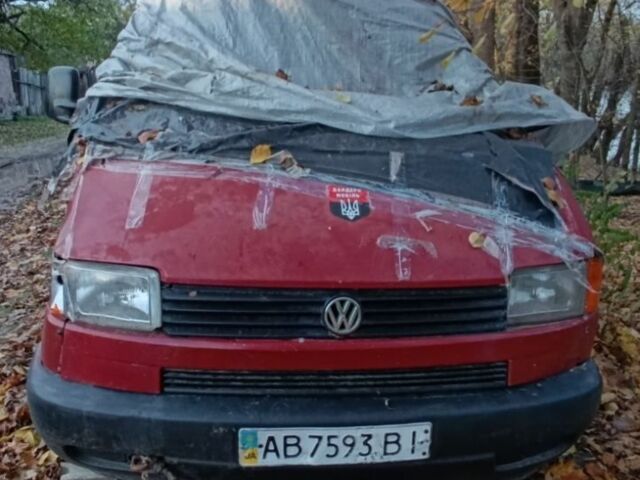 Красный Фольксваген Transporter, объемом двигателя 1.9 л и пробегом 200 тыс. км за 2700 $, фото 1 на Automoto.ua