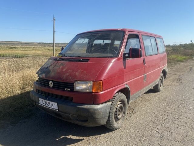 Красный Фольксваген Transporter, объемом двигателя 2.5 л и пробегом 400 тыс. км за 2900 $, фото 1 на Automoto.ua