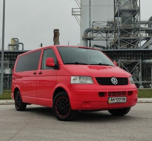 Красный Фольксваген Transporter, объемом двигателя 1.9 л и пробегом 345 тыс. км за 8000 $, фото 1 на Automoto.ua