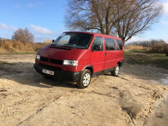 Красный Фольксваген Transporter, объемом двигателя 2.4 л и пробегом 400 тыс. км за 3551 $, фото 1 на Automoto.ua
