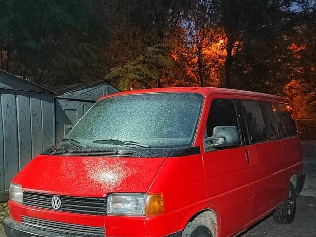 Красный Фольксваген Transporter, объемом двигателя 2.4 л и пробегом 100 тыс. км за 2999 $, фото 1 на Automoto.ua