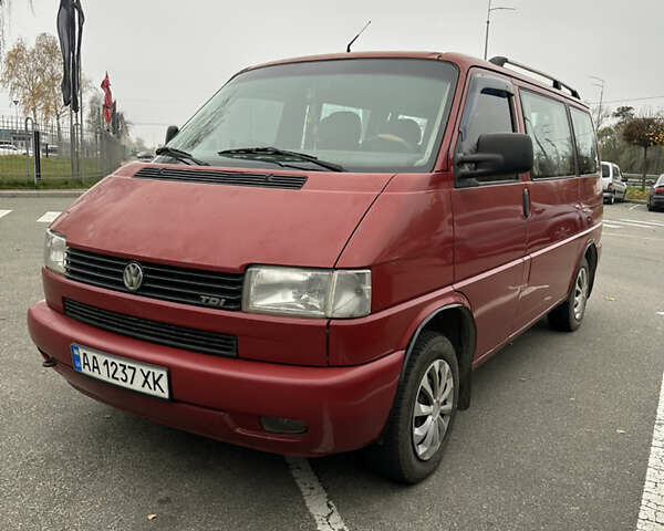 Красный Фольксваген Transporter, объемом двигателя 2.46 л и пробегом 397 тыс. км за 6800 $, фото 1 на Automoto.ua