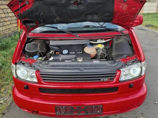 Красный Фольксваген Transporter, объемом двигателя 0 л и пробегом 295 тыс. км за 11200 $, фото 1 на Automoto.ua