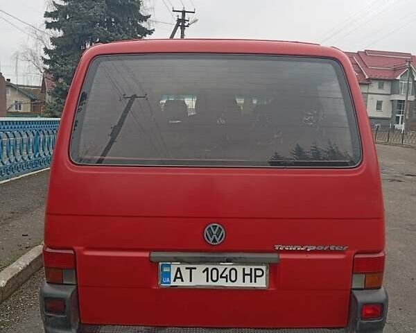 Красный Фольксваген Transporter, объемом двигателя 1.9 л и пробегом 400 тыс. км за 4999 $, фото 1 на Automoto.ua
