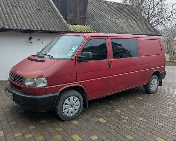 Красный Фольксваген Transporter, объемом двигателя 2.5 л и пробегом 470 тыс. км за 5500 $, фото 1 на Automoto.ua
