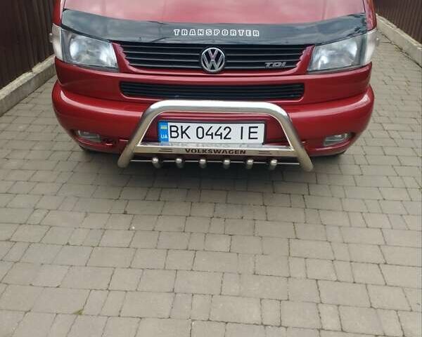 Красный Фольксваген Transporter, объемом двигателя 2.5 л и пробегом 420 тыс. км за 8000 $, фото 1 на Automoto.ua