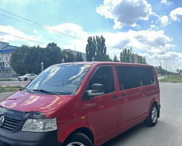 Красный Фольксваген Transporter, объемом двигателя 2.5 л и пробегом 290 тыс. км за 10000 $, фото 1 на Automoto.ua