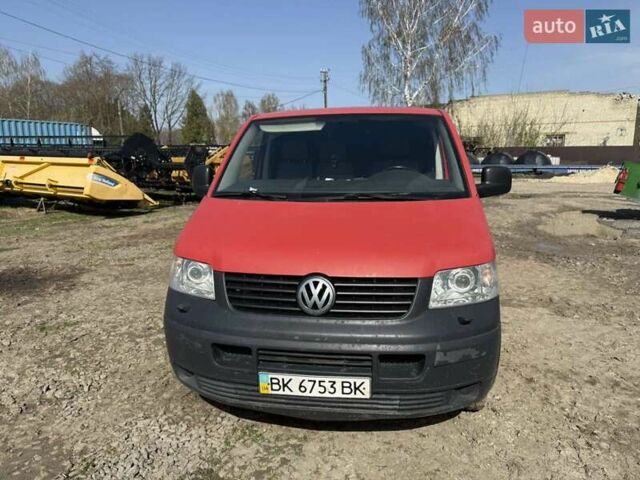 Красный Фольксваген Transporter, объемом двигателя 2.5 л и пробегом 430 тыс. км за 7900 $, фото 1 на Automoto.ua