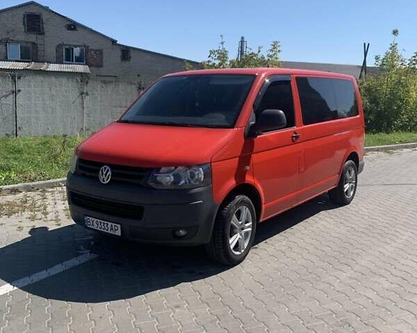 Красный Фольксваген Transporter, объемом двигателя 2 л и пробегом 300 тыс. км за 9350 $, фото 1 на Automoto.ua