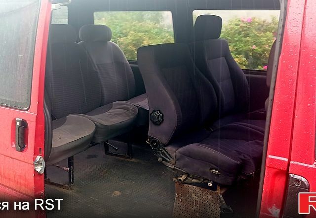 Красный Фольксваген Transporter, объемом двигателя 1.9 л и пробегом 400 тыс. км за 3700 $, фото 1 на Automoto.ua