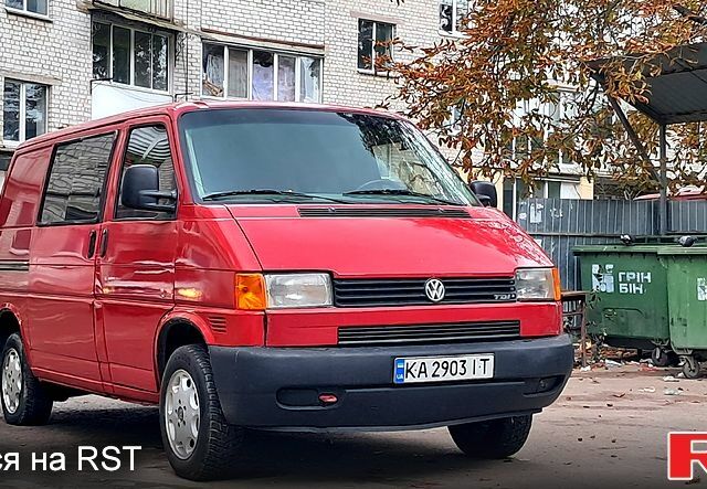 Червоний Фольксваген Transporter, об'ємом двигуна 2.5 л та пробігом 470 тис. км за 4500 $, фото 1 на Automoto.ua